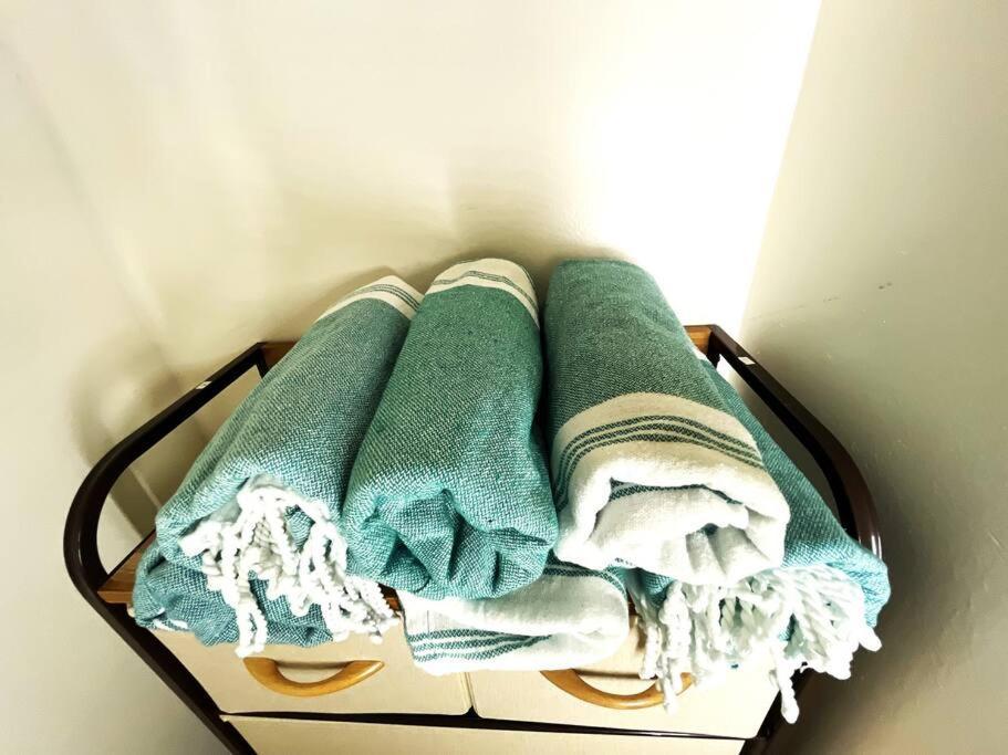 Huge Patio Washerdryer 1 Bedroom Banyan Free Parking 5 Min To Beach Гонолулу Екстер'єр фото